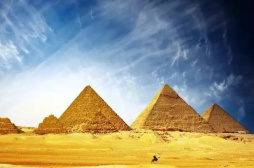 埃及4500年歷史的彎曲金字塔內部墓室向游客開放